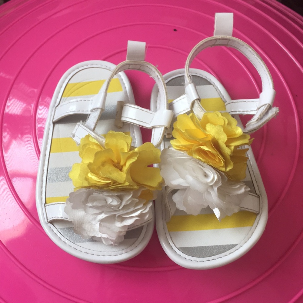 Cute summer sandals! 9-12 months